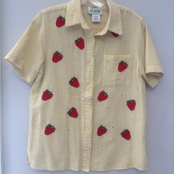 The Quacker Factory Vintage Strawberry Embroidered Button Up Top Size Small - Picture 1 of 5